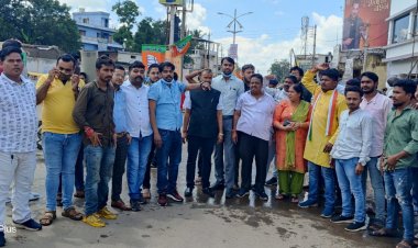 जगदलपुर युवा कांग्रेस के द्वारा किया गया भाजपा का पुतला दहन