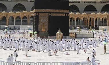 कोरोना महामारी की शुरुआत के बाद पहली बार मक्का मस्जिद में खत्म की गई सोशल डिस्टेंसिंग
