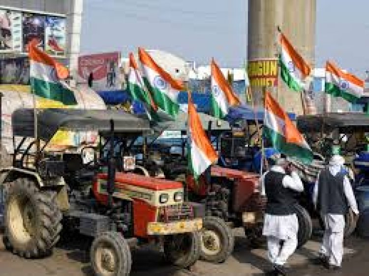 किसान आंदोलन के एक साल पूरे होने पर रायपुर में किसानों की ट्रैक्टर रैली