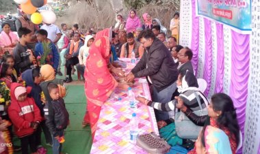 संसदीय सचिव यू.डी.मिंज ने  बन्दरचुआ में किया सामुदायिक शौचालय का शिलान्यास  बूढादेव तुर्री मंदिर बन्दरचुआ के लिए सामुदायिक भवन की घोषणा