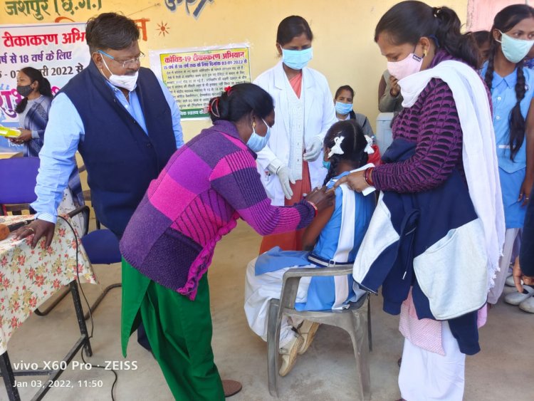 संसदीय सचिव यू.डी. मिंज ने आज 15 से 18 वर्ष तक बच्चों का वैक्सीनेशन का कुनकुरी से किया शुभारम्भ*
