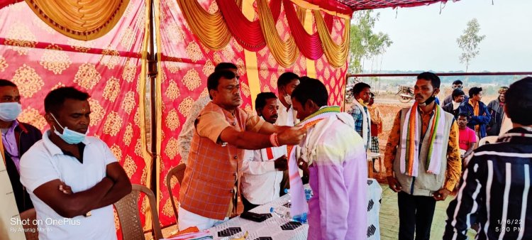 मा0 मुख्यमंत्री भूपेश बघेल के रीति नीति व सांसद दीपक बैज के कार्य शैली से प्रभावित होकर 200 से अधिक ग्रामीणों ने किया कांग्रेस प्रवेश..