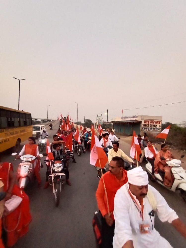 हिंदू नव वर्ष एवं सदगुरु कबीर सेना के तृतीय स्थापना दिवस पर तिल्दा नेवरा में  भव्य शोभायात्रा निकाली गई। घरों में रंगोली सजाकर एवं दीप प्रज्वलित कर हिंदू नव वर्ष मनाया गया।