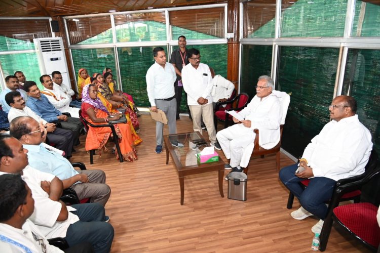 मुख्यमंत्री  भूपेश बघेल से सर्व आदिवासी समाज के प्रतिनिधि मंडल ने की सौजन्य मुलाकात