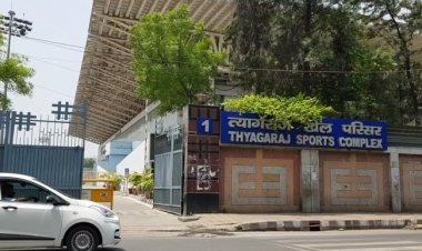 दिल्ली के स्टेडियम में कुत्ते टहलाने वाले IAS को लद्दाख भेजा, पत्नी का किया अरुणाचल प्रदेश ट्रांसफर