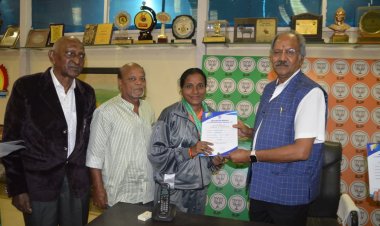 राष्ट्रीय मास्टर एथलेटिक्स के पदक विजेता खिलाड़ियों का बृजमोहन अग्रवाल ने किया सम्मान