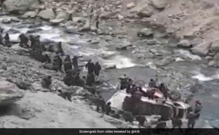 लद्दाख में 26 जवानों को ले जा रहा वाहन श्योक नदी में गिरा, 7 की मौत