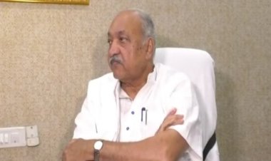 जिद छोड़ काम पर लौटें मनरेगाकर्मी, अभी कार्रवाई की शुरुआत: रविंद्र चौबे