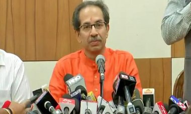 "मैं अपना इस्तीफा तैयार रख रहा हूं. आइए और मुझे बताइए कि क्या आप चाहते हैं कि मैं पद छोडूं.मैं कुर्सी पकड़ कर बैठने वालों में से नहीं हूं. "  उद्धव ठाकरे
