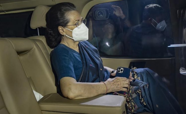 सोनिया गांधी को अस्पताल से मिली छुट्टी, मनी लॉन्ड्रिंग मामले में होगी पूछताछ