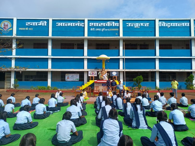 स्वामी आत्मानंद उत्कृष्ट विद्यालय बोरी  में योग दिवस का विधिवत आयोजन किया गया