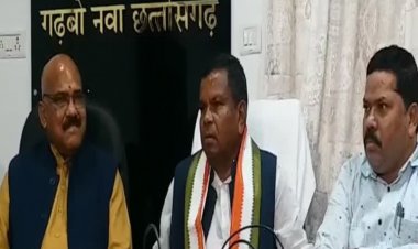 आइटम गर्ल वाले बयान पर घिरे अजय च्रंद्राकर, लखमा ने की माफी की मांग