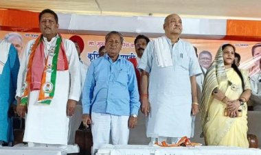 कृषि मंत्री रविन्द्र चौबे भाटापारा मंडी के नवनियुक्त पदाधिकारियों को दिलायी शपथ