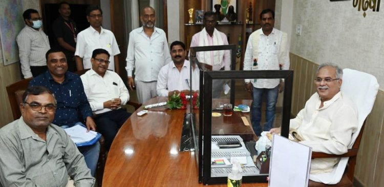 :मुख्यमंत्री से कन्नौजिया कुर्मी समाज के प्रतिनिधिमंडल ने की सौजन्य मुलाकात