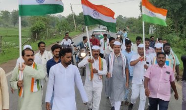 गौरव पदयात्रा डॉ. चौलेश्वर चन्द्राकर सहित कांग्रेसियो ने 45 किलोमीटर पदयात्रा पूर्ण कर ली