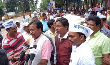 अधिकारी कर्मचारी फेडरेशन के बैनर तले जशपुर जिला में निकला सरकार का अर्थी,तीन दिनों से वेंटिलेटर में होने के बाद आज हुई सरकार की मौत का हवाला देकर रोते हुवे शोक मनाने लगे कर्मचारी