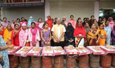 पूर्व मंत्री एवं विधायक बृजमोहन अग्रवाल ने शहर दक्षिण विधानसभा के 200 से भी अधिक पीएम उज्ज्वला योजना के हितग्राहियों को निःशुल्क गैस सिलेंडर व चूल्हा वितरण किया