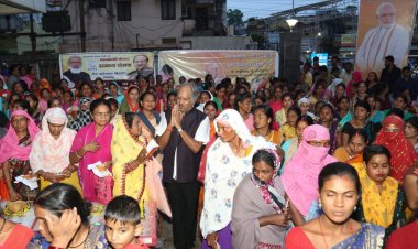 माननीय यशस्वी प्रधानमंत्री जी के जन्मदिवस के अवसर पर उज्ज्वला योजना के हितग्राहियों को सौगात।  	 पूर्व मंत्री एवं विधायक श्री बृजमोहन अग्रवाल ने प्रधानमंत्री उज्ज्वला योजना के 500 से भी अधिक हितग्राहियों को निःशुल्क गैस सिलेंडर व चूल्हा वितरण किया।