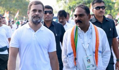 ओबीसी कांग्रेस के प्रदेश अध्यक्ष डॉ. चौलेश्वर चन्द्राकर भारत जोडो यात्रा में राहुल गांधी जी के साथ चले आधा घण्टे