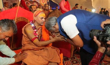 पूर्व मंत्री बृजमोहन अग्रवाल ने दी स्वामी स्वरूपानंद सरस्वती को श्रद्धांजलि, नए पीठाधीश्वर अविमुक्तेश्वरांनद सरस्वती एवं सदानंद सरस्वती जी का लिया आशीर्वाद