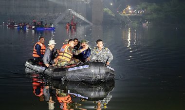 गुजरात के मोरबी में पुल टूटने से 141 लोगों की मौत, 177 को बचाया