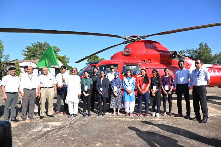 टॉपर छात्र-छात्राओं ने हेलीकॉप्टर जॉयराइड का लिया आनंद,  कहा धन्यवाद मुख्यमंत्री जी