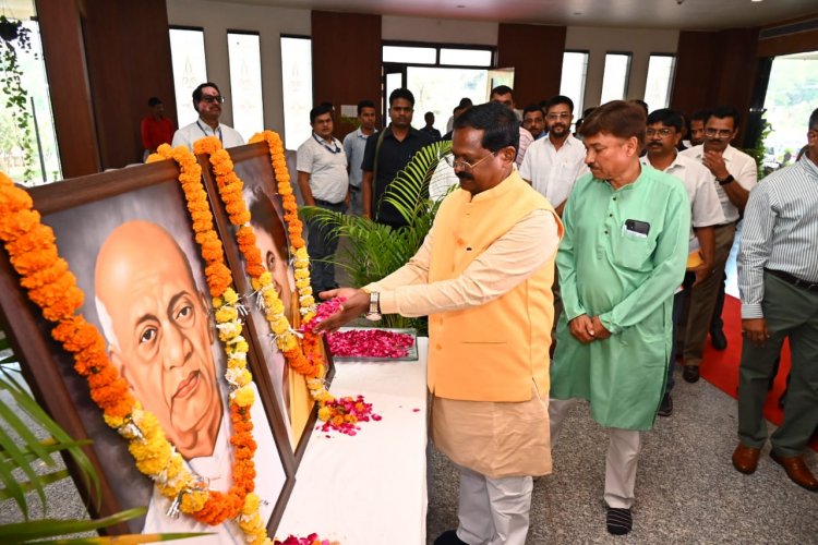 संस्कृति मंत्री  अमरजीत भगत ने पूर्व प्रधानमंत्री श्रीमती इंदिरा गांधी और सरदार  वल्लभभाई पटेल के व्यक्तित्व, कृतित्व पर आयोजित प्रदर्शनी का किया उद्घाटन