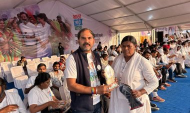 भारत जोड़ो यात्रा में छत्तीसगढ़ के भारत यात्री डॉ चौलेश्वर चन्द्राकर का किया गया सम्मान