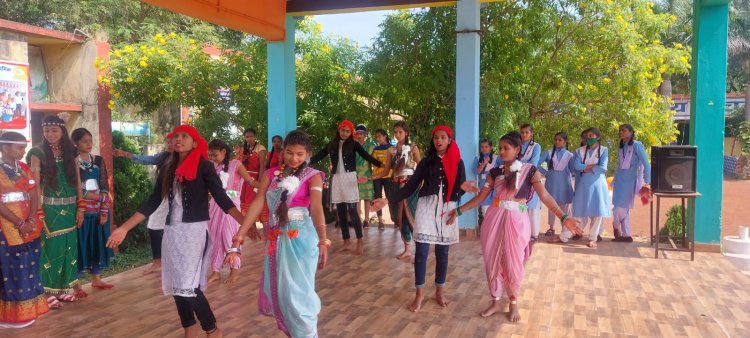 भरत देवांगन शासकीय उच्चतर माध्यमिक विद्यालय खरोरा में छत्तीसगढ़ राज्य स्थापना के 22वी वर्षगांठ   छतीसगढ़ की लोकसंस्कृति पर सांस्कृतिक कार्यक्रम का आयोजन