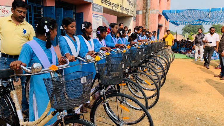 संसदीय सचिव यू. डी. मिंज ने किया स्कूलों में छात्राओं सायकल वितरण  बेटियां नित नई ऊंचाइयों को छुएं, पढ़ाई जारी रहे, स्कूल आवाजाही पर कोई रुकावट न हो :-यू.डी. मिंज