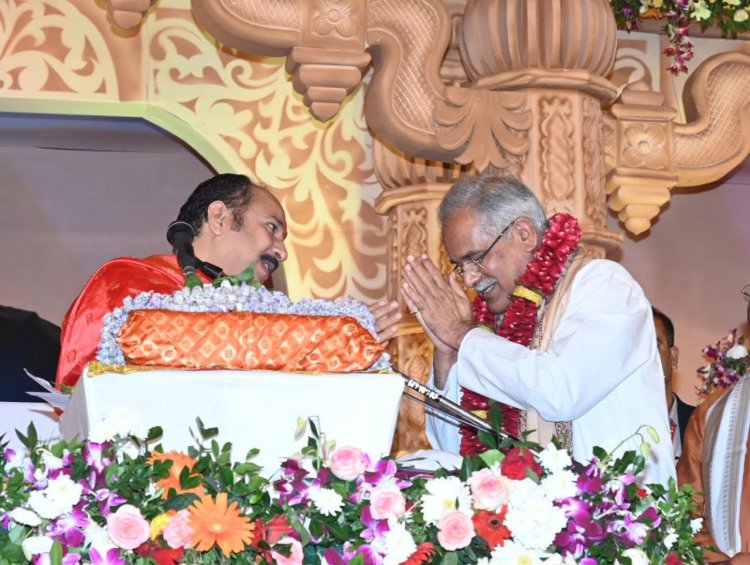 मुख्यमंत्री  भूपेश बघेल ने गुढ़ियारी में आयोजित शिव महापुराण कथा में शामिल होकर प्रदेश की सुख-समृद्धि का आशीर्वाद प्राप्त किया