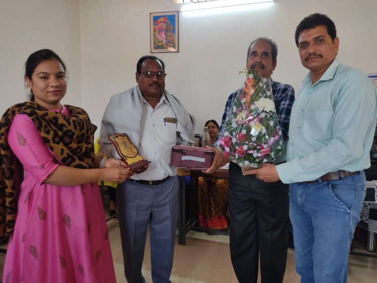 संकुल स्तरीय अभिनंदन समारोह सम्पन्न  शिक्षिका झरना वर्मा को श्रेष्ठ शिक्षक खिताब से नवाजा गया  पदोन्नत ,स्थानांतरित शिक्षकों का किया गया अभिनंदन