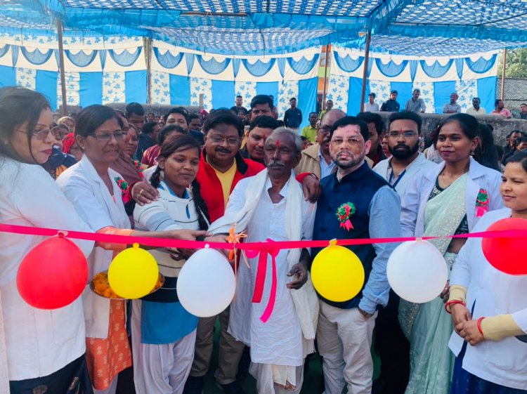 जशपुरनगर - संसदीय सचिव व कुनकुरी विधायक यूडी मिंज ने कुंजारा प्राथमिक स्वास्थ्य केंद्र का उद्घाटन स्कूली छात्रा के हाथों कराया