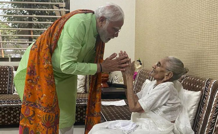 पीएम नरेंद्र मोदी की मां हीराबेन का निधन, अहमदाबाद के लिए रवाना हुए प्रधानमंत्री