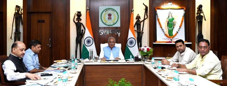मुख्यमंत्री  भूपेश बघेल ने पांच मंत्रियों के विभागों के बजट तैयारियों की समीक्षा की