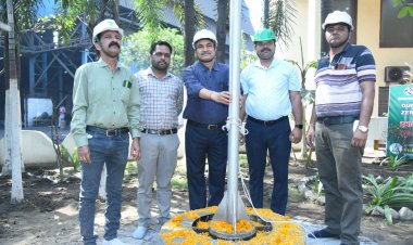 ५२ वा राष्ट्रीय सुरक्षा सप्ताह की शुरुवात निरोस इस्पात में ध्वजारोहण के साथ किया गया