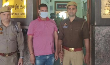 ट्रेन में यात्रा कर रही महिला पर पेशाब करने के आरोपी को रेलवे ने नौकरी से निकाला