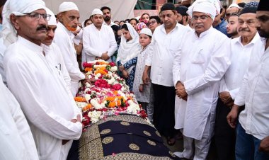 मुख्यमंत्री भूपेश बघेल वन एवं पर्यावरण मंत्री  मोहम्मद अकबर की माताजी की अंतिम यात्रा में हुए शामिल