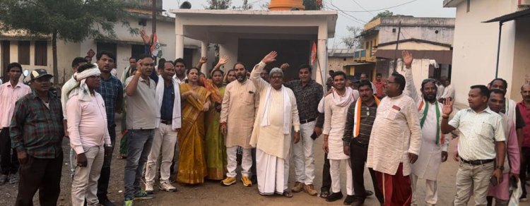 जैजैपुर में कांग्रेस जनो द्वारा भूपेश सरकार के जय जयकार  किया किसानों के 20 क्विंटल धान ख़रीदने का ऐतिहासिक निर्णय का स्वागत योग्य कदम बताया