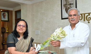 मुख्यमंत्री श्री बघेल से हेमचंद यादव विश्वविद्यालय की कुलपति ने की सौजन्य मुलाकात