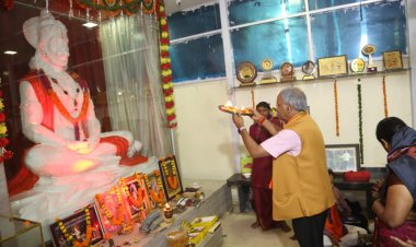 हनुमान जी की तरह अच्छा काम करने वालों का साथ दें - बृजमोहन  ब्राह्मण पारा स्थित हनुमान मंदिर में 5लाख की लागत से बने हॉल का किया लोकार्पण।