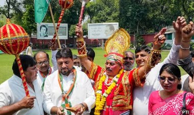 कर्नाटक में 'किंग' बनी कांग्रेस, बीजेपी ने कबूल की 'हार'