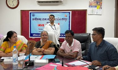 बिना तलाक के दूसरी विवाह अमान्य अवैधानिक।  पोते से मिलने के लिए रो पड़ी।  बालिक महिला अवैध संबंध से अधिकार नहीं पा सकती।  -डॉ. किरणमयी नायक, अध्यक्ष छ.ग. महिला आयोग