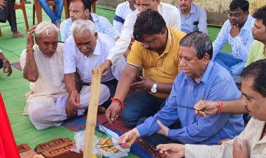 शिव मंदिर कुनकुरी में 26 लाख की लागत से बनेगा स्टील शेड,  विधायक यू.डी. मिंज ने किया भूमिपूजन, कार्यक्रम में शामिल हुए नगरवासी