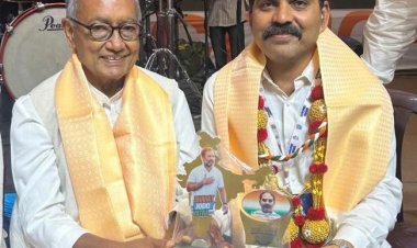 छ.ग.प्रदेश कांग्रेस पिछड़ा वर्ग के प्रदेश अध्यक्ष चौलेश्वर चंद्राकर बेंगलूर में हुए सम्मानित