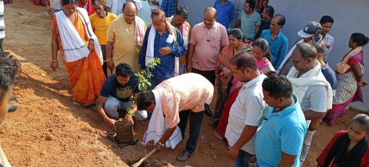 संसदीय सचिव यू. डी. मिंज ने नवनिर्मित सामुदायिक भवन का किया लोकार्पण एवं  वृक्षारोपण