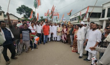 राहुल गांधी की संसद सदस्यता बहाली को लेकर जगदलपुर मुख्यालय कॉंग्रेस भंवन में कॉंग्रेसीयो ने मनाया जश्न...