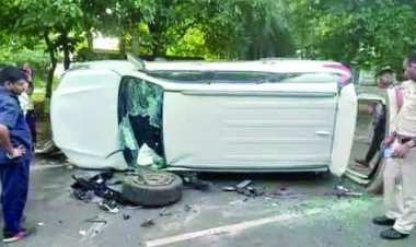 भिलाई में डिवाइडर से टकराकर पलट गई कांग्रेस पार्षद की फॉर्च्यूनर कार, न्यूरो सर्जन का बेटा चला रहा था शराब के नशे में