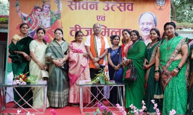 पूर्व मंत्री बृजमोहन अग्रवाल ने किया सावन उत्सव एवं तीज मिलन समारोह का आयोजन  समारोह में दक्षिण विधानसभा के महिला मोर्चा की कार्यकर्ता एवं क्षेत्रवासी हुईं शामिल