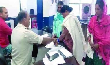 पार्षद के खिलाफ सफाई कर्मियों ने की थाने में शिकायत, मारपीट का लगाया आरोप